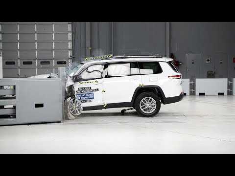 2022 Jeep Grand Cherokee L driver-side small overlap IIHS crash test