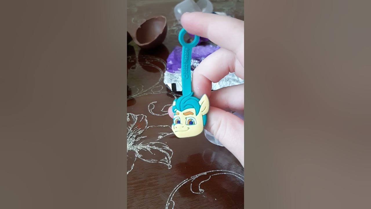 открываю шоколадное яйцо шоки токи - YouTube