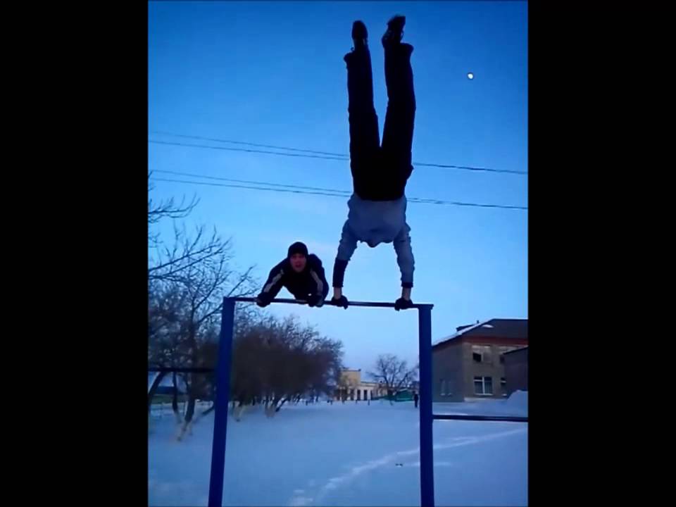 Солнышко на перекладине. Трюки на турнике. Солнышко на турнике. Солнышко на турнике. Солнышко на перекладине.