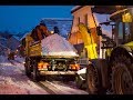 Úklid sněhové nadílky v Dolení ulici v Jilemnici