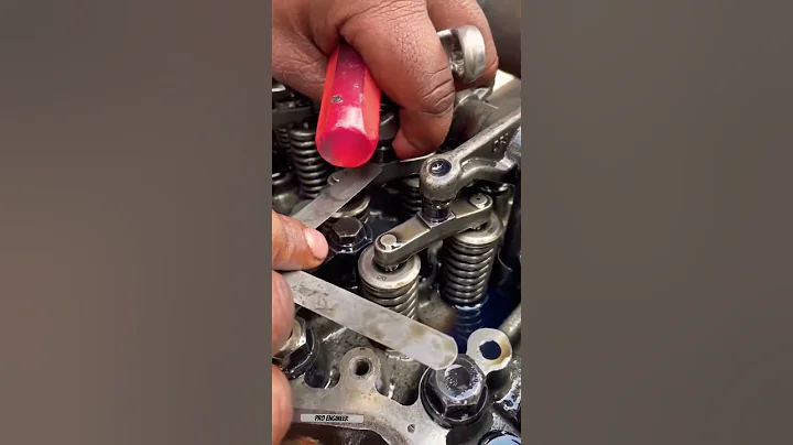 How to adjust valve clearances Tappet⚙️ #shortsfeed #tecnician #how #youtubeshorts