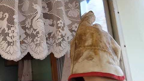 Vintage Trailer - Removing Glass Window Pane After Removing the Metal Window Glazing