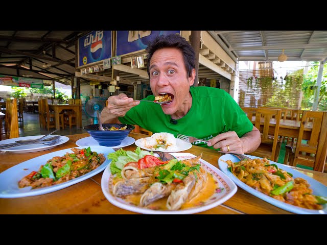 Thai Street Food!! 🌶️ SPICY JUNGLE CURRY in Kanchanaburi - Thailand's Best Ever Food!! class=