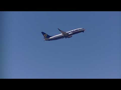 Ryanair B737-800 Takeoff