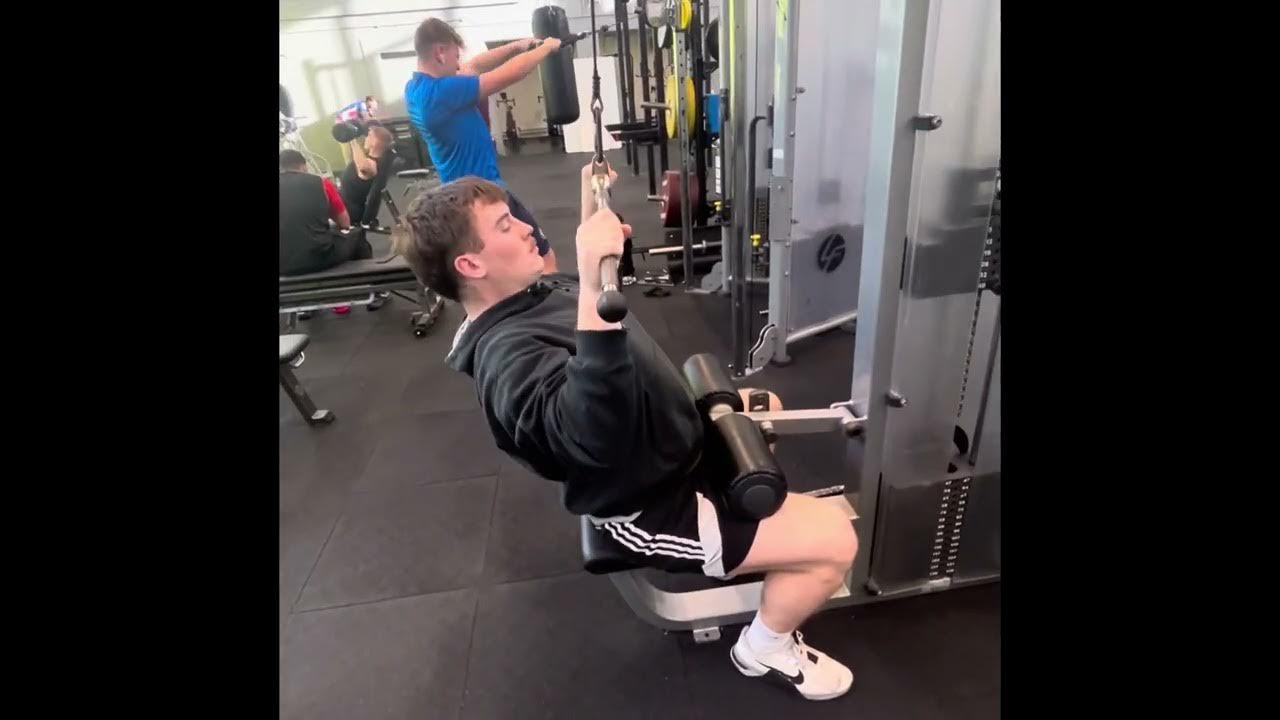 Latissimus dorsi pull down machine YouTube