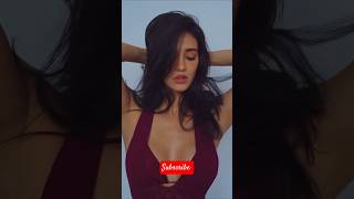 Disha Patani Deep Cleavage