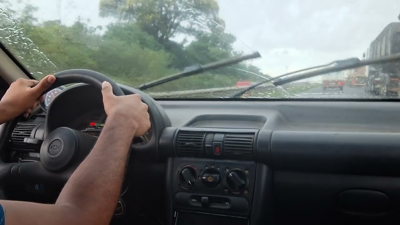 Rolê de Corsa Aspirado na Chuva