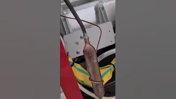 Холодильник издаёт шум.