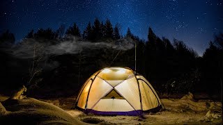 Кемпинг с горячей палаткой в красивом лесу Северного Айдахо