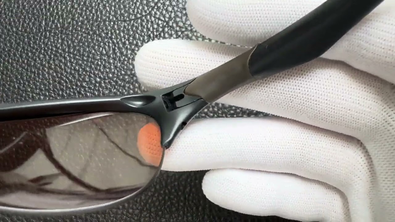 オークリー OAKLEY｜Minute 2.0 Polished Black ｜OAKLEYが2007年に