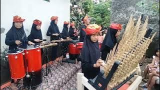 Sluku Sluku Bathok Angklung