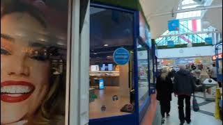 Walking through the Hildreds at Skegness and looking for gnome doors
