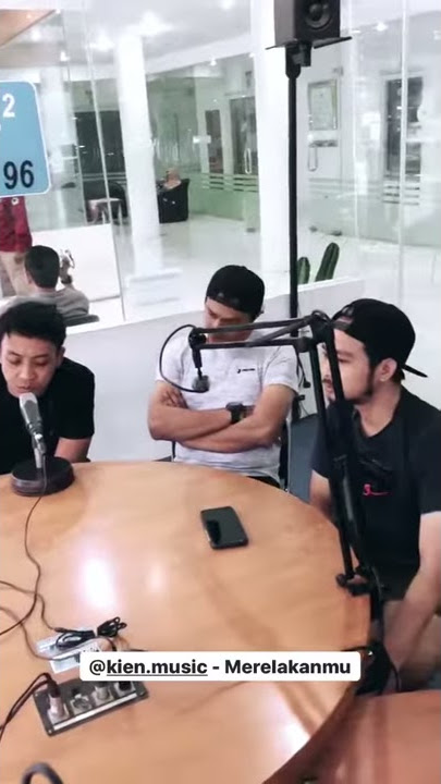 K13N Akustikan di Radio Pro2 Bandung