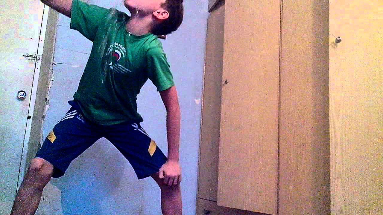 Вылил на себя воду. - YouTube