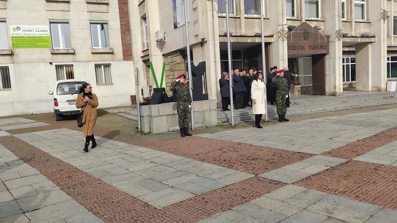 3 март Габрово. Площад ,, Възраждане ,, Вдигане на националния флаг. www.33worlds.tv