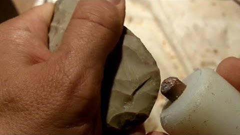 343 - Clunky Stone Flintknapping Part 2/4 Discussing Flaking Strategies