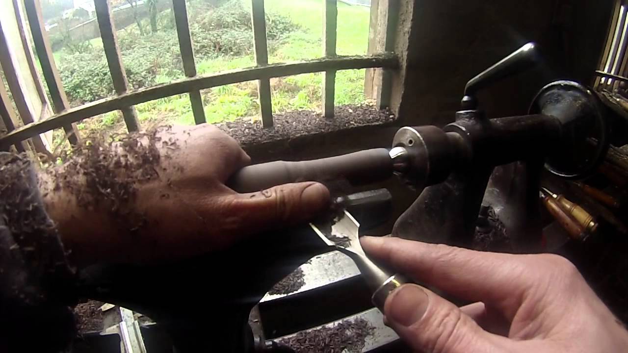 Como se tornea una segunda de gaita gallega, madera granadillo (how it's made)