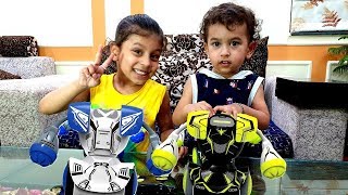 Kids Playing With Rc Fighting Robots, Silverlit Robo Kombat Battle Pack Unboxing Play Kids Video