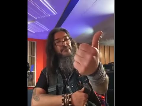 Machine Head's Robb Flynn‘s plays acoustic covers Dio, GNR, Deftones, Slipknot and more!