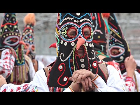 Фестиваль «Сурва» в Болгарии: как масками и колокольчиками отгоняют зло