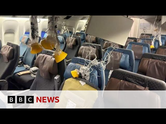 Singapore Airlines flight: Passengers tell of horror flight in which British man dies | BBC News class=