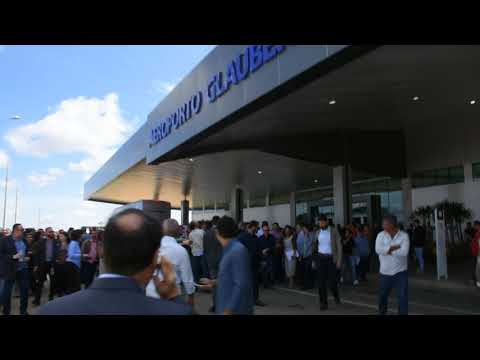 Aeroporto Glauber Rocha: Rui Costa é recebido com festa no desembarque em Vitória da Conquista