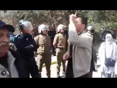 أستاذ أعطى درسا لرجال الأمن لن ينسوه أبدا