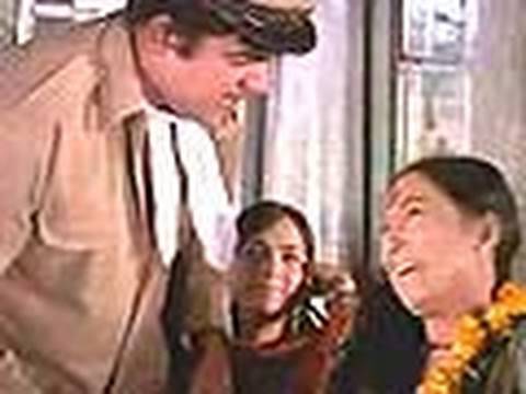 Bombay To Goa Comedy Scenes - Snake In The Bus - M...