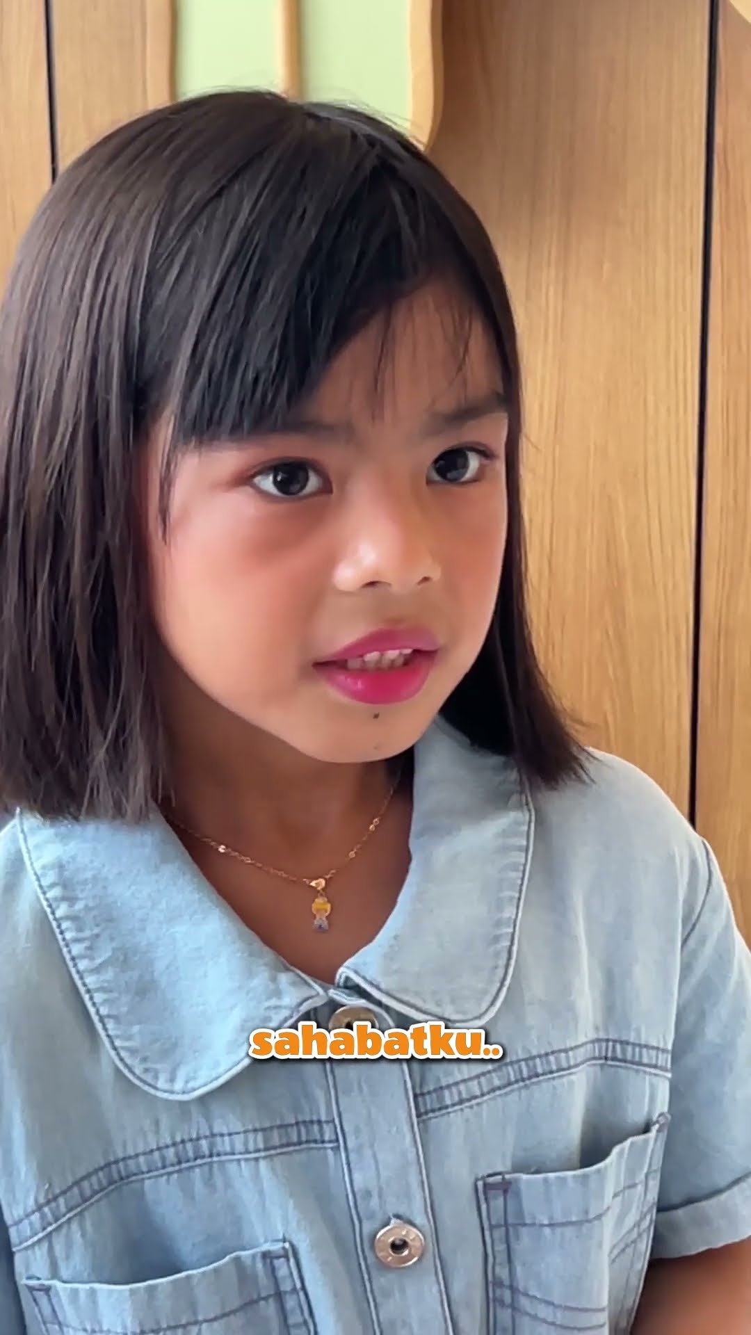 LEIKA DIJENGUK TEMAN LEIKA DARI SURABAYA, LEIKA DI NYANYIIN LAGU SAHABAT BIKIN HARU ? #leika #shorts