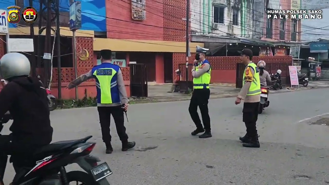 Atasi Kemacetan Pagi, Kapolsek Sako Pimpin Giat Strong Point gatur lalin dirawan kemacetan 