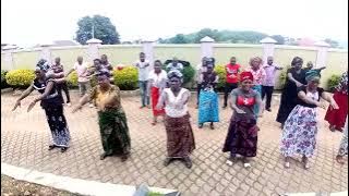 Kwaya ya Familia Takatifu Tunduma - Wakati wa mazoezi ya mwisho( Video)