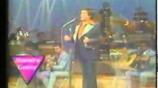 Video thumbnail of "Gilberto Valenzuela - De que te Quiero te Quiero oti 76. y mariachi vargas con martin luna"