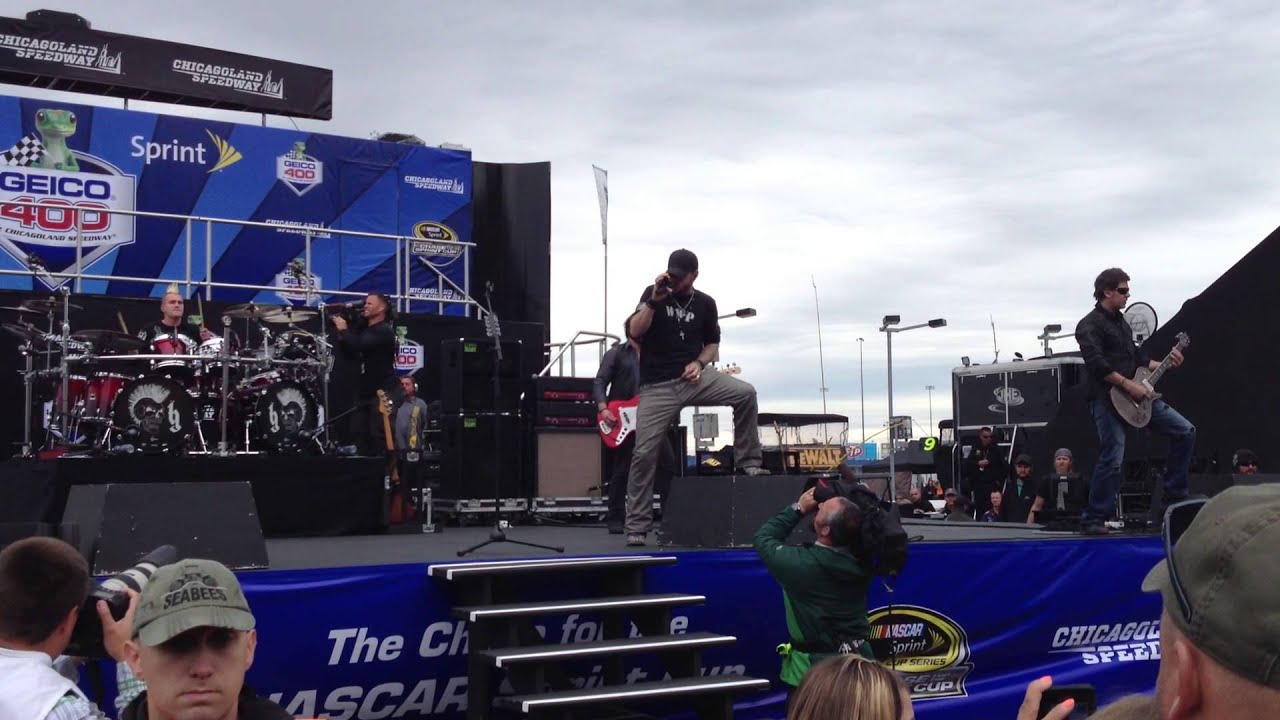 brantley gilbert kick it in the sticks lyrics brantley gilbert kick it in the sticks lyrics