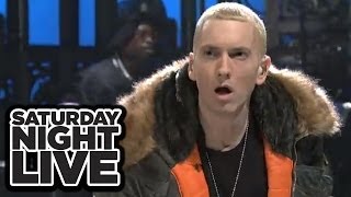 Eminem Performs \\