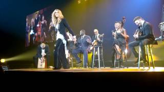 Céline Dion AccorHôtels Arena 25.06.2016, &quot;Ne bouge pas&quot; acoustique