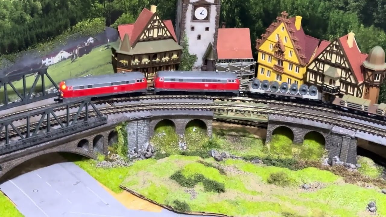 Fleischmann 77236 BR 218 DCC & Sound Dieselpower aus Deutschland, Made in Germany, Schwerlastzug 