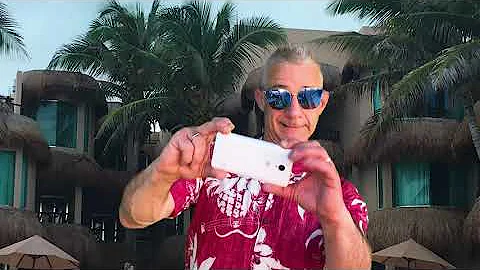 SELFIE- GREG PAPPAS
