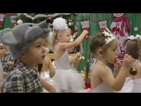 Танець з ялинковими іграшками на новорічному святі 2020 у яслах Муз кер Максюта Г В