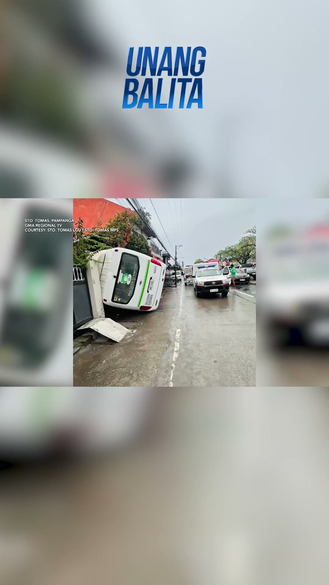 Modern jeepney, tumagilid; Mga pasahero sa loob, nahulog mula sa kinauupuan #shorts | Unang Balita