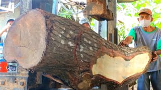 The process of sawing old and dry acacia wood into boards and other pieces