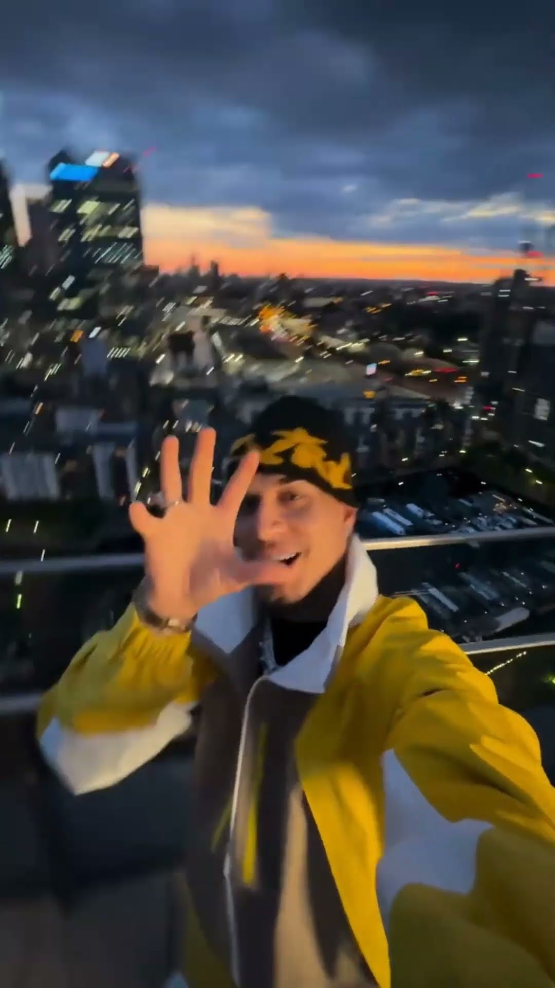 Vivendo momentos que parecem filme ?? @VEIGH  #veigh #figurapública #londres #moments #nemzzz #trap