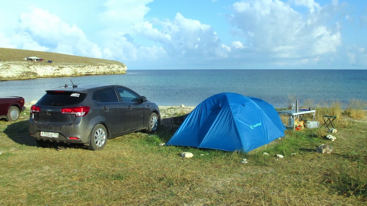 Куда поехать на машине на море. Автопутешествие с палаткой. Палатка на машине для путешествий. В Крым с палаткой. На море дикарем на машине.