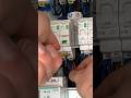 Ref:u5DFLMffODA Comment retirer un fil d'une borne automatique (prise, wago, disjoncteur) (� r�aliser hors tension)