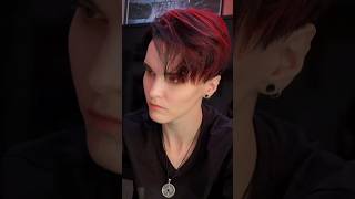 Decided to try a new color, what do we think? 👀 A bit strange to not be purple anymore #nonbinary