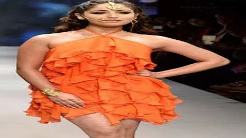 Yami Gautam SIZZLING Walks The Ramp | आज की रात