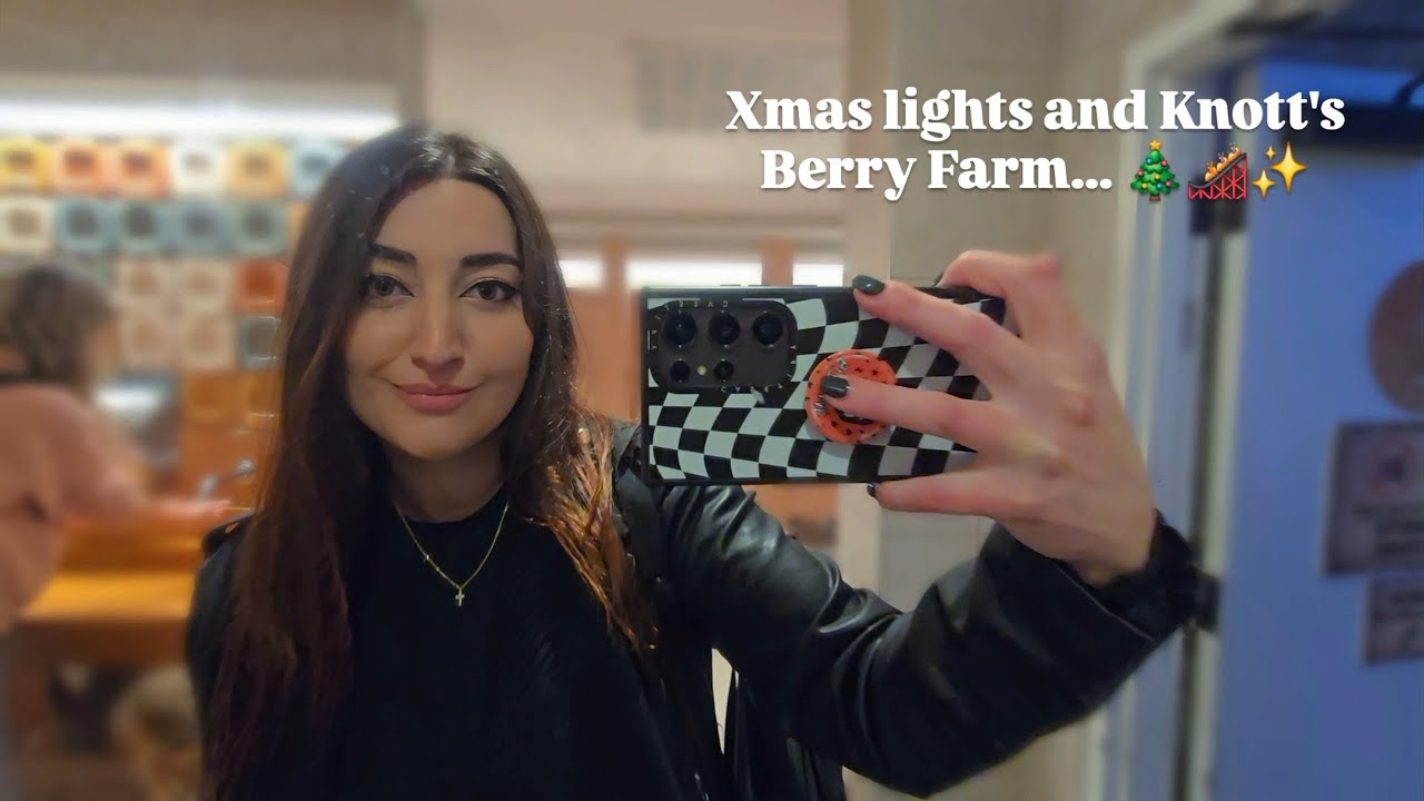 Xmas lights and Knott's Berry Farm... 🎄🎢✨️