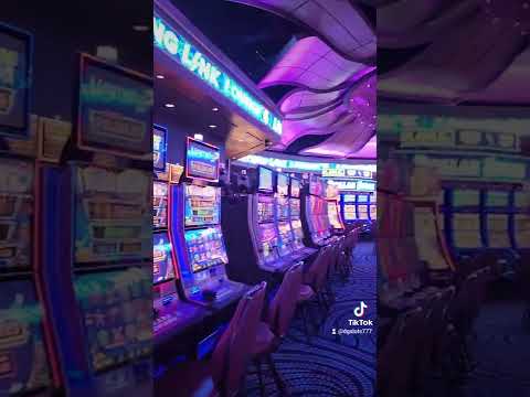 Basic Comped Golden Nugget 2 Queen Room @yourvegasvalueadvisor