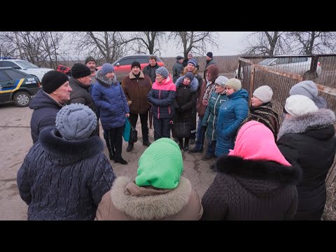 У селі Промінь на Дніпропетровщині нові «господарі», незважаючи на арешти, вивозять зерно
