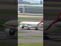 Best landing boeing 777 emirates at haneda tokyo airport