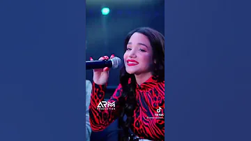 تيك توك ليا حمزه تغني اغنية ساريه السواس مامليت وانته تخدع مامليت الله يبعتلك وحده تاخذ عقلك 